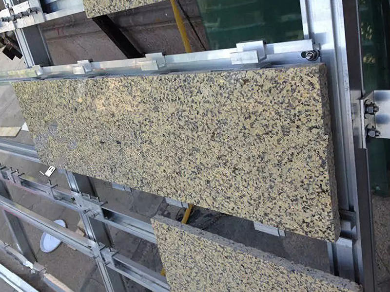 干掛石材保溫施工